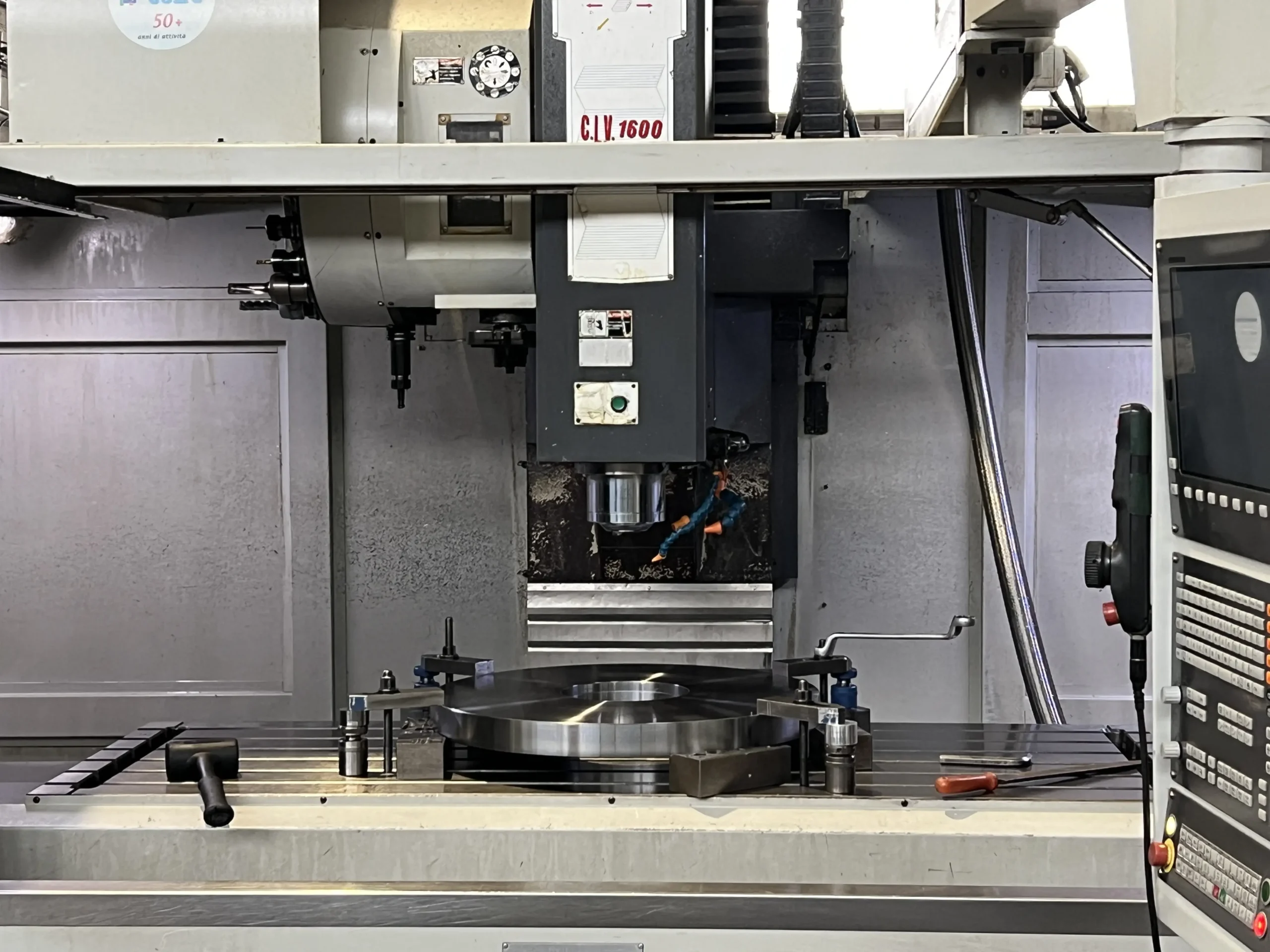Centro di lavoro CNC con tavola 1600x600 mm